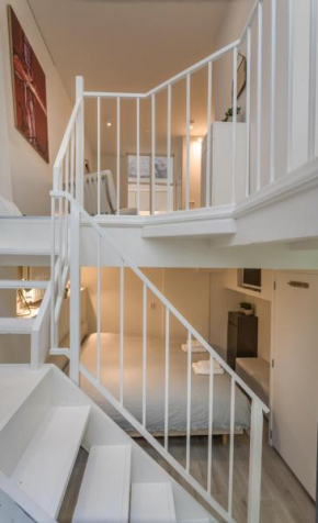 Гостиница Luxury Flower Market Apartment  Амстердам